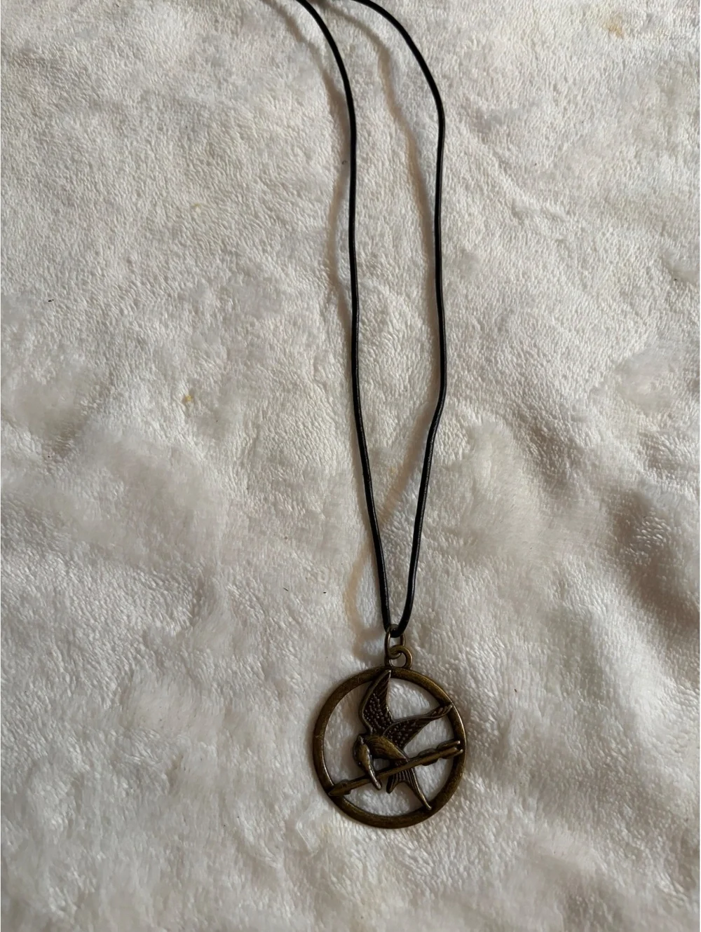 NECA Hunger Games Mockingjay pendant necklace brass medallion black leather cord